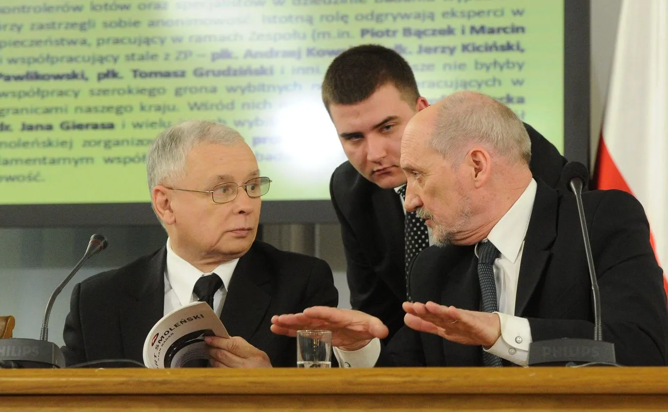 Jarosław Kaczyński, Bartłomiej Misiewicz i Antoni Macierewicz