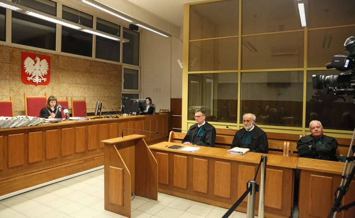 Sędzia Agnieszka Pilarczyk (L) ogłasza wyrok