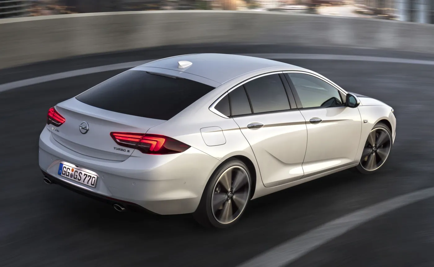 9889514-opel-insignia-grand-sport-4x4.jpg