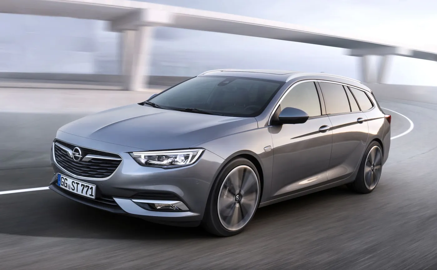 9855748-opel-insignia-sports-tourer.jpg