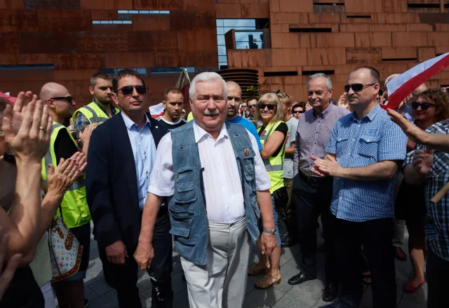 Protest w Gdańsku. Wałęsa: Są dwie drogi odzyskania trójpodziału władzy, ale jednej z nich nie proponuję