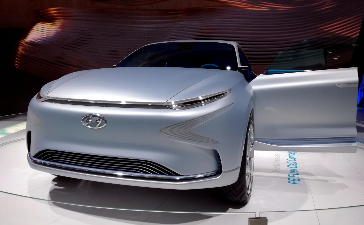 10348963-hyundai-fe-fuel-cell-concept.jpg