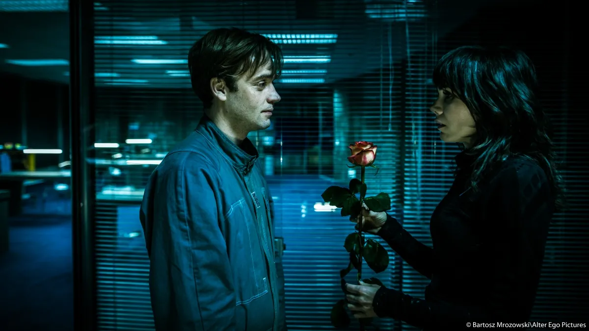 Olga Bołądź oraz Piotr Polak w filmie "Człowiek z magicznym pudełkiem"; fot. Bartosz Mrozowski/Alter Ego Pictures