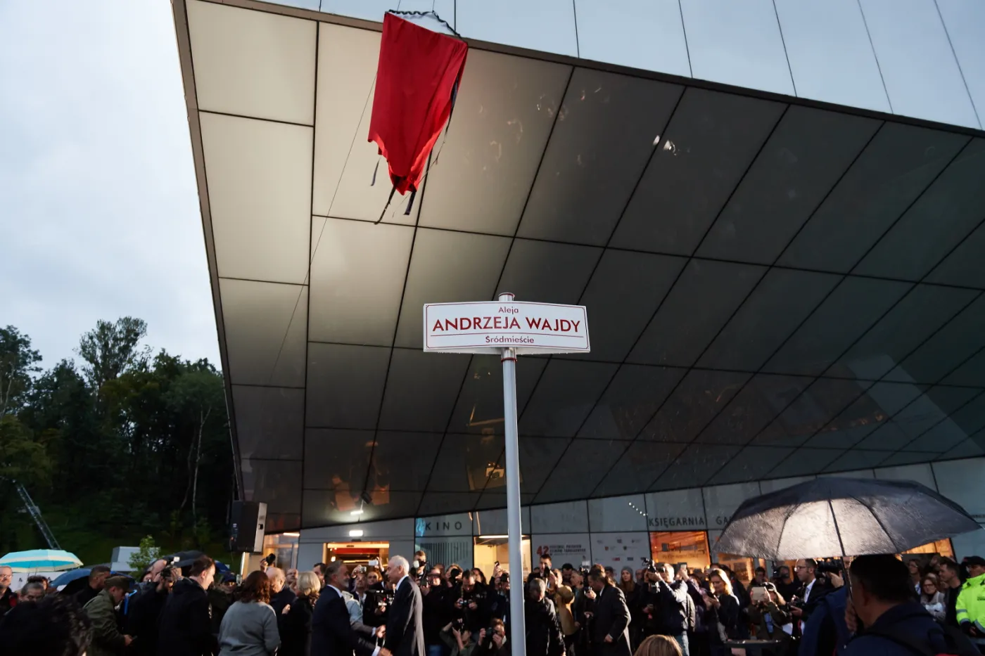 W Gdyni odsłonietao aleję im. Andrzeja Wajdy