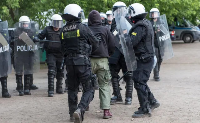 Policja o śmierci Igora Stachowiaka: Użycie siły było adekwatne. Ale policjant, który raził paralizatorem, do zwolnienia