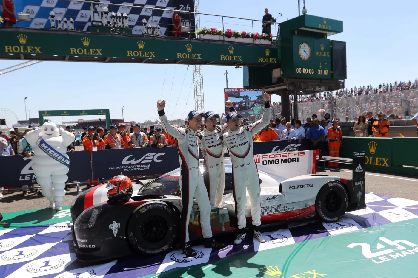 Timo Bernhard i Earl Bamber