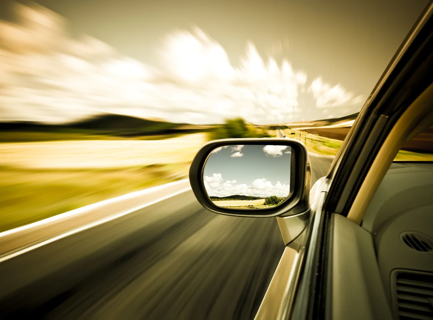 700 euro za przejechanie na czerwonym! Jak nie wpaść autem za granicą?