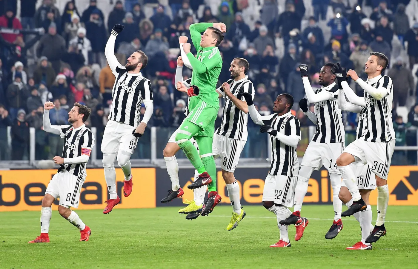 Wojciech Szczęsny (w zielonym stroju)