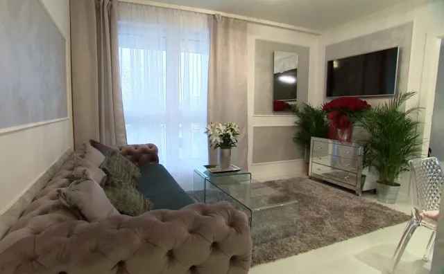 Z wizytą w mieszkaniu Honoraty Skarbek -  jak urządziła sypialnię?