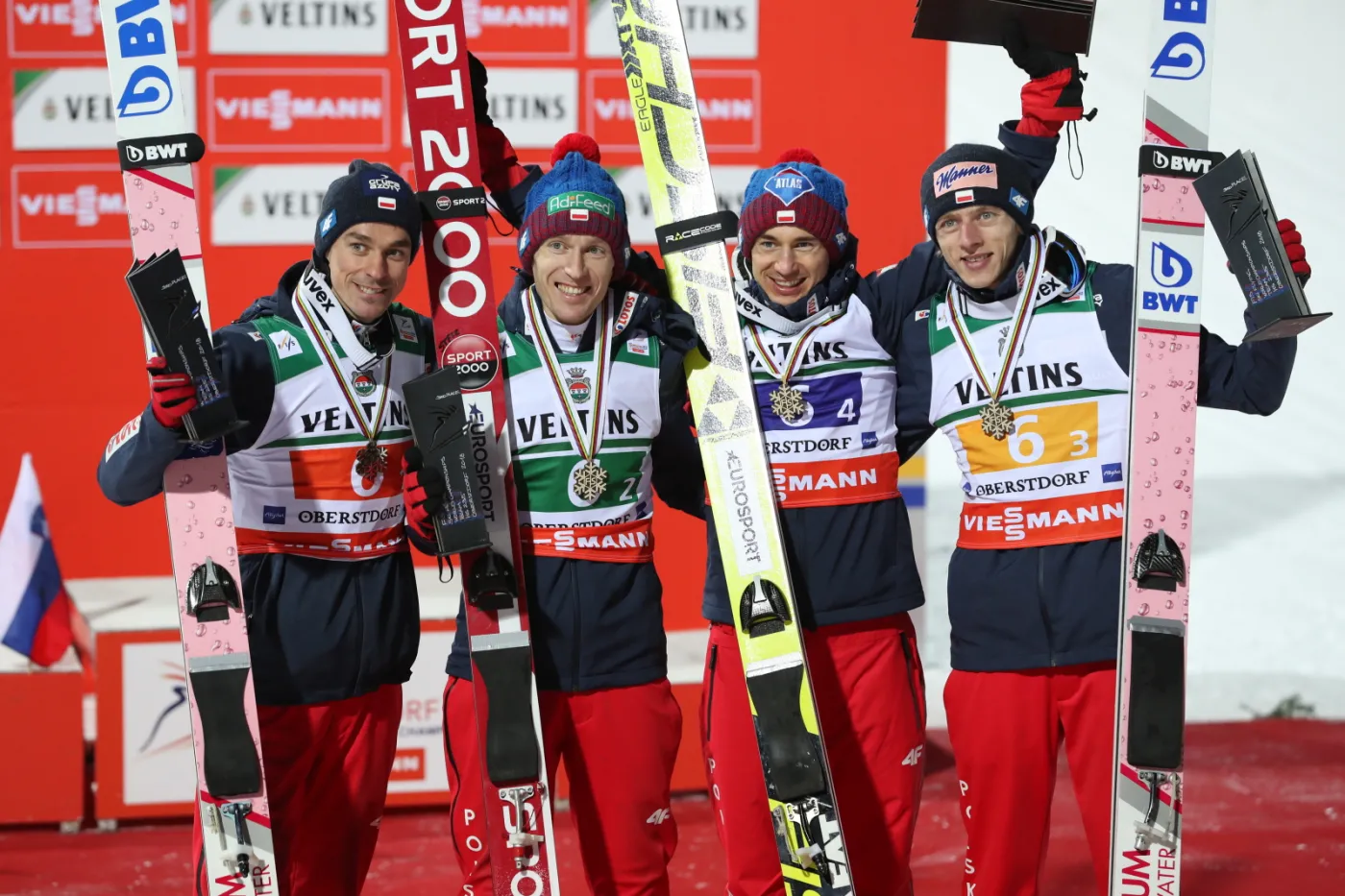 Piotr Żył (L), Stefan Hula (2L), Kamil Stoch (2P) i Dawid Kubacki (P)