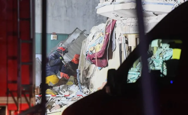 Zarzut m.in. zabójstwa żony i znieważenia zwłok dla sprawcy wybuchu w poznańskiej kamienicy