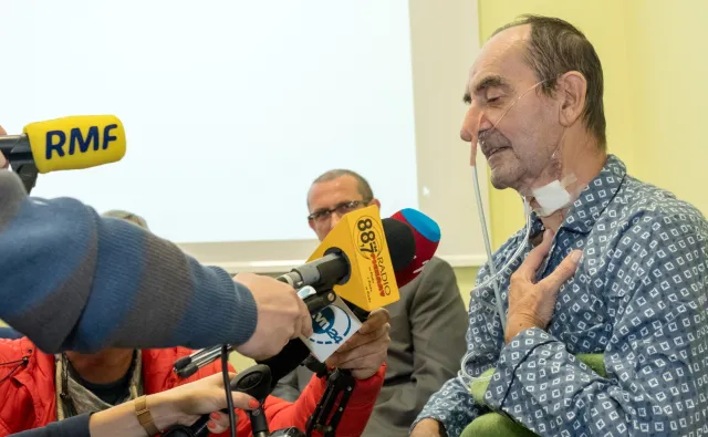 Lekarze z Gliwic przeszczepili mu gardło. Może normalnie oddychać, jeść i mówić