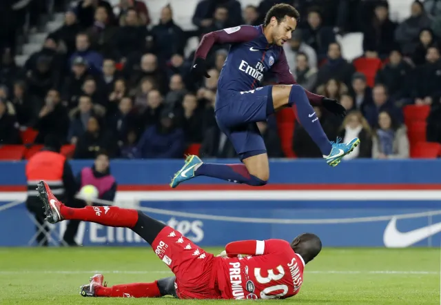 Liga francuska: PSG wciąż niepokonane, trzecia z rzędu porażka Monaco [WIDEO]