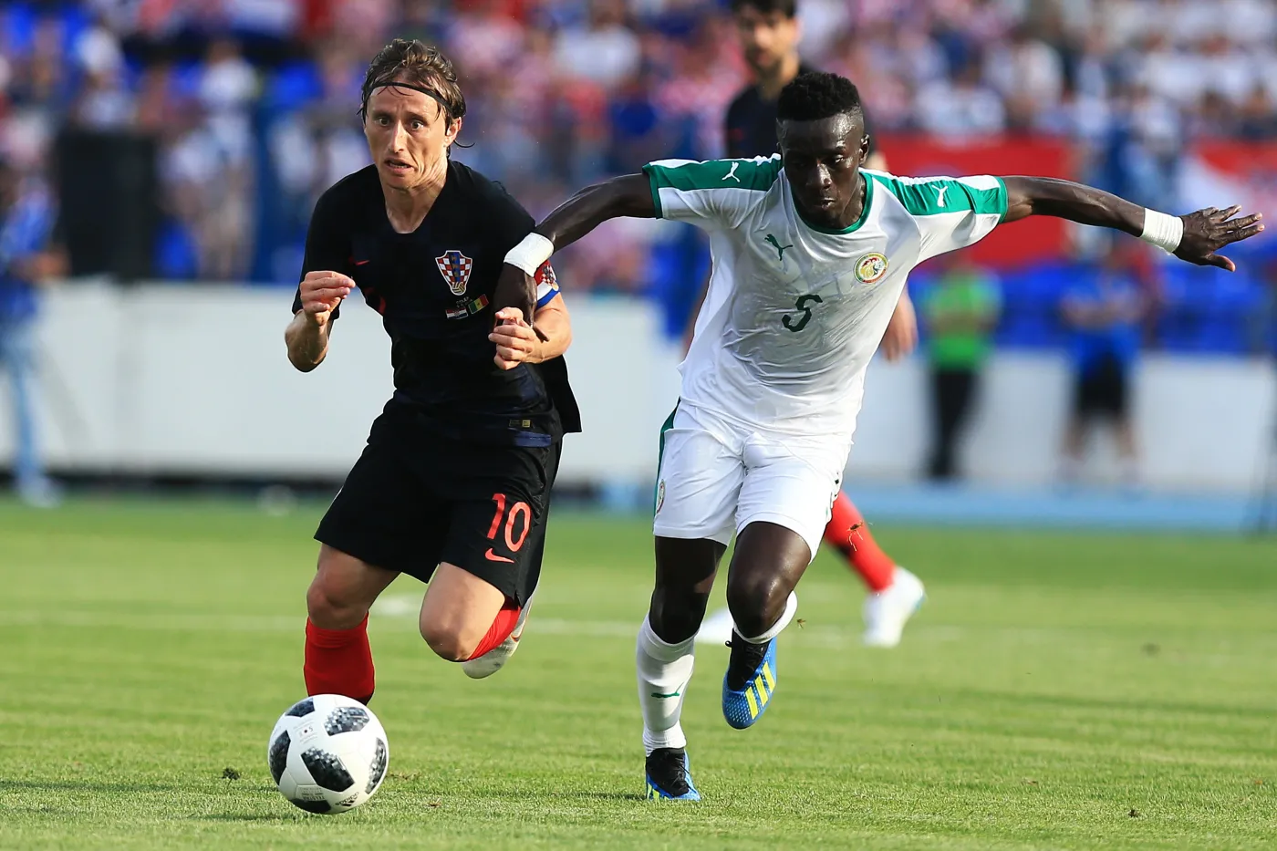 Idrissa Gana Gueye (z prawej)