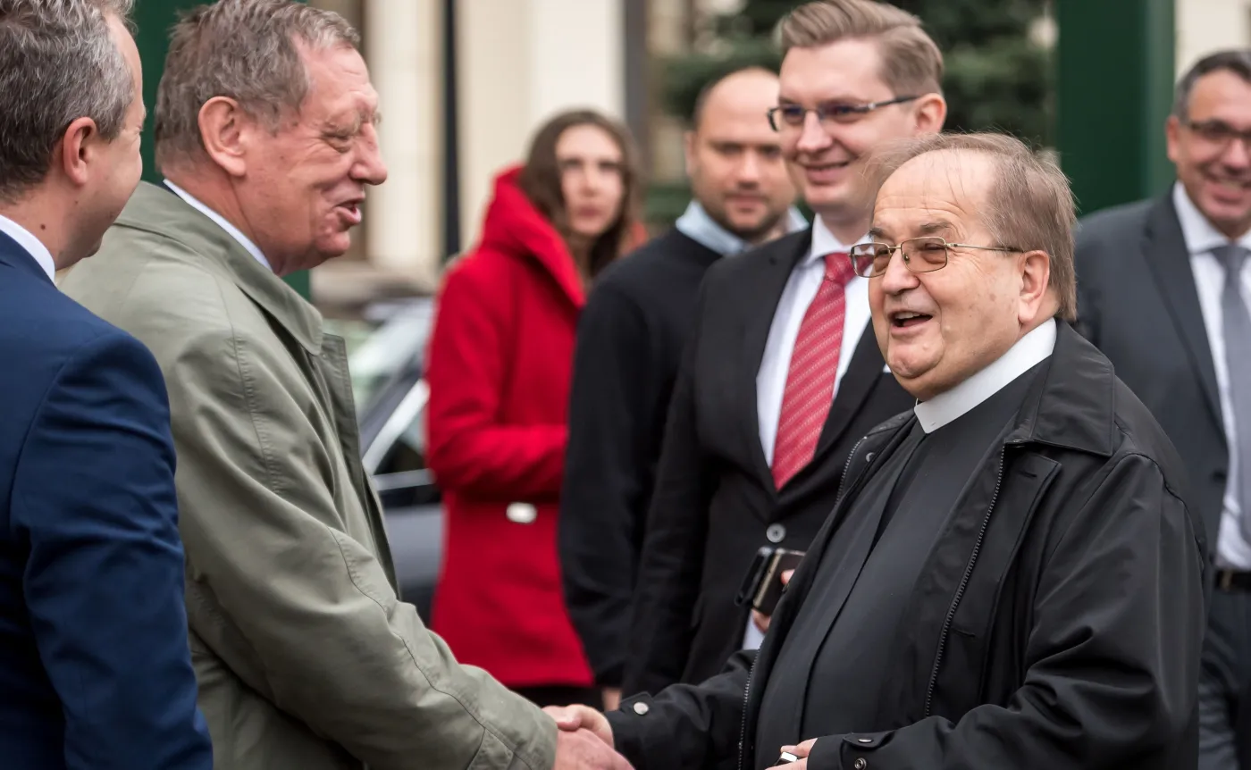 Rydzyk wbrew PiS wystawi własną listę do PE? "Celem numer jeden dla ojca dyrektora jest miejsce dla Jana Szyszki"