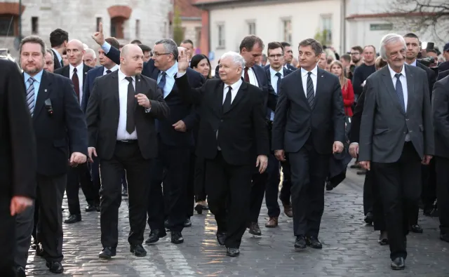 PiS znalazł się w forpoczcie światowego trendu. Demontaż starego porządku, bez baczenia na skutki [FELIETON]