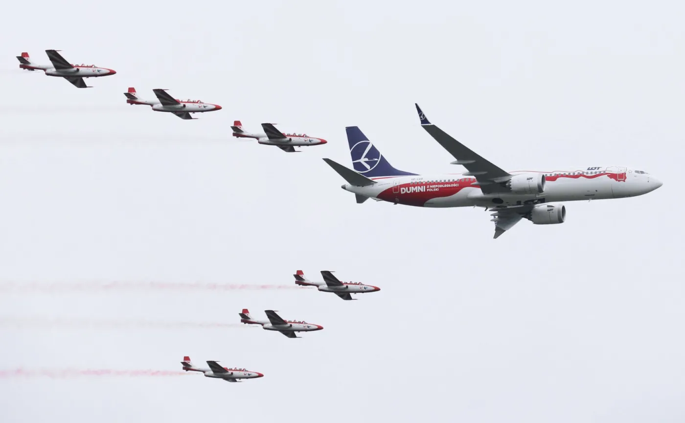 11325938-boeing-737-podczas-air-show.jpg