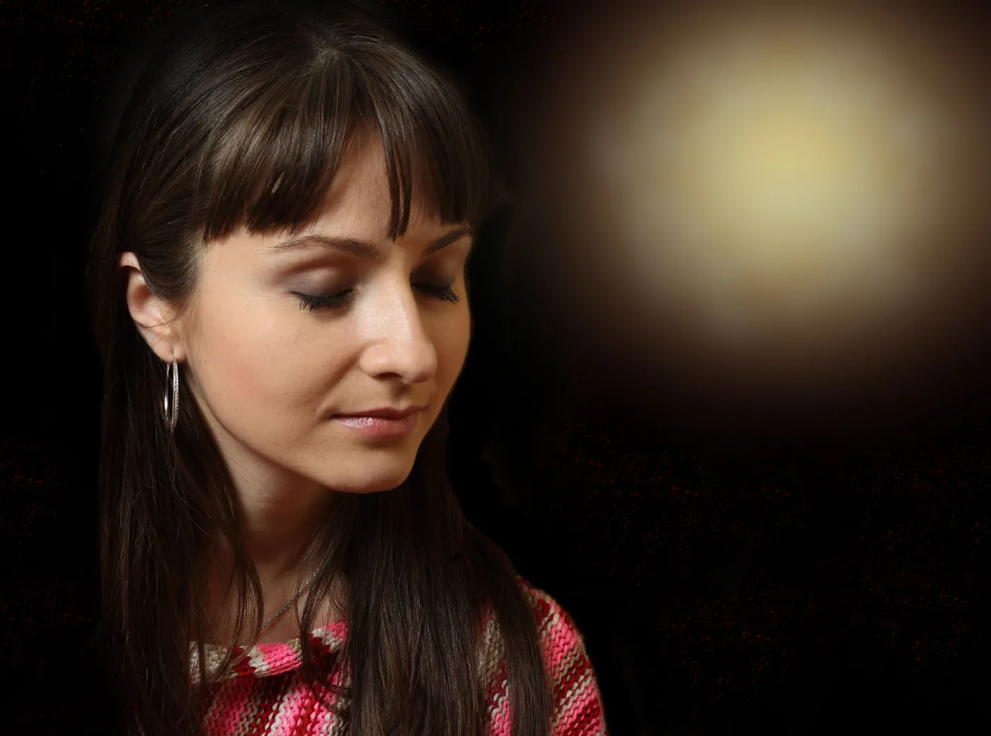 kobieta pod wpływem hipnozy