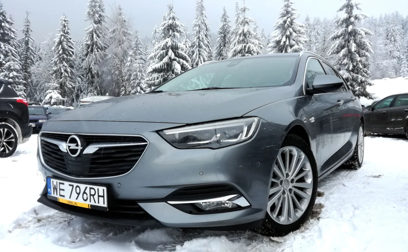 10899878-opel-insignia-sports-tourer.jpg
