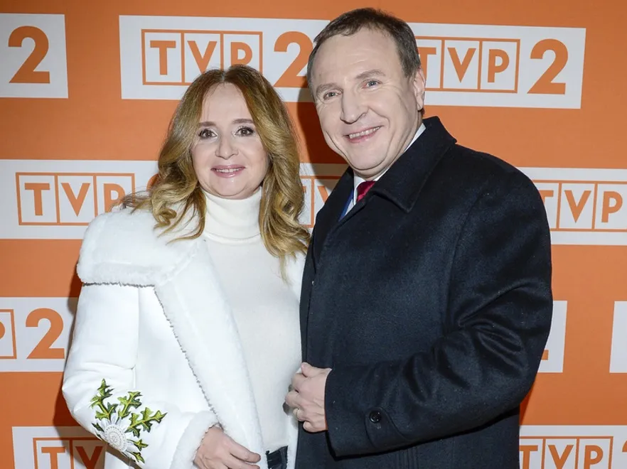 Duża dawka odzieżowego kiczu. Żona Jacka Kurskiego nie popisała się stylizacją. FOTO