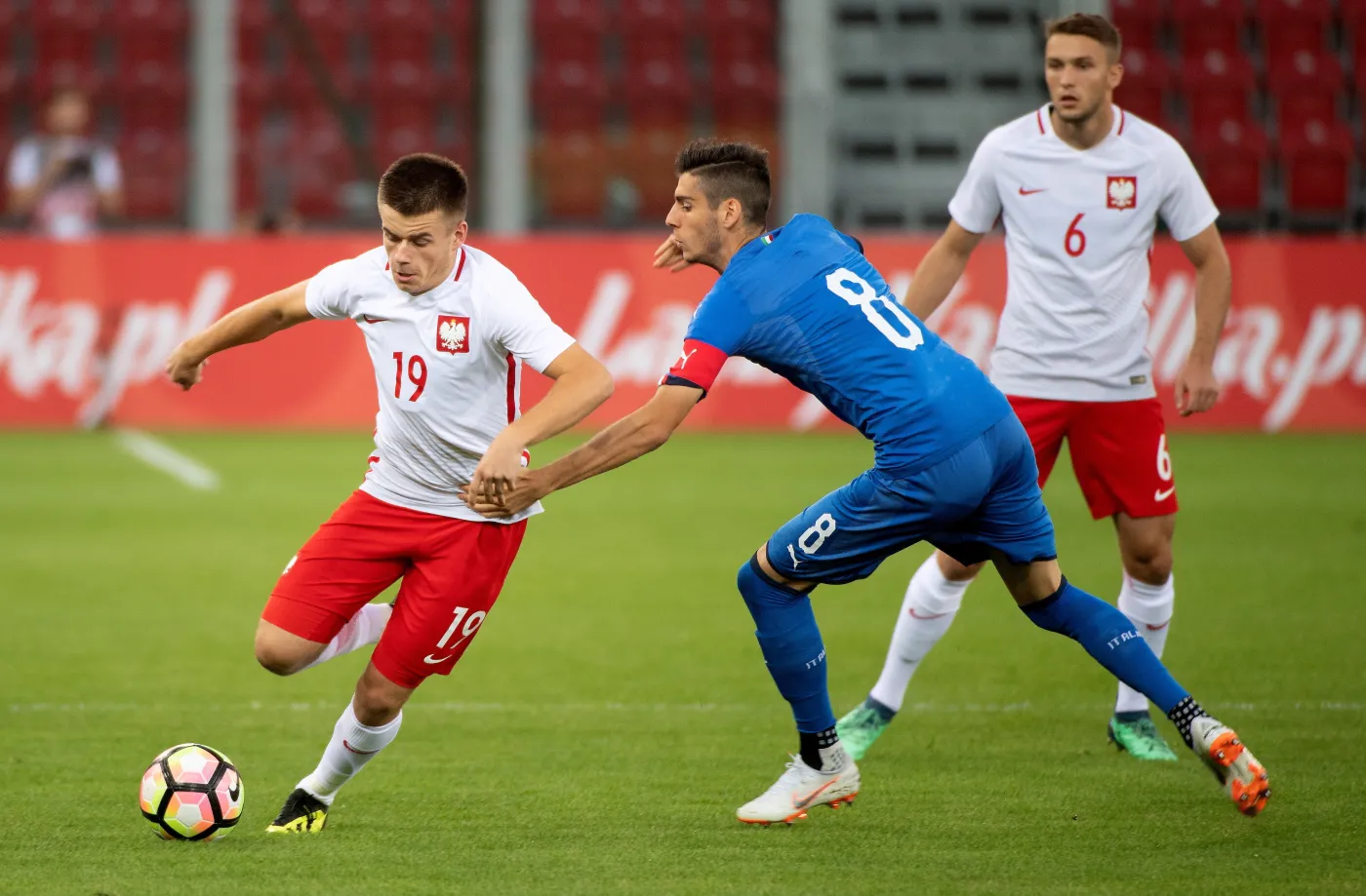 Polacy Adrian Łyszczarz (L) i Sebastian Walukiewicz (tył) oraz Filippo Melegoni (P) z Włoch