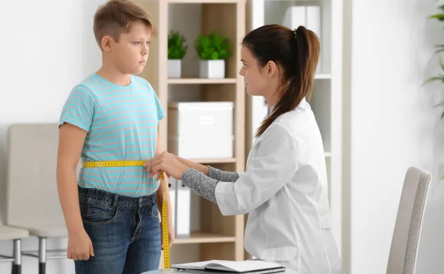 Rosnący problem: otyłość dzieci. Jak to zatrzymać?