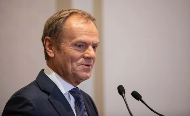 Tusk: Nie musimy "wstawać z kolan", bo nigdy na nich nie byliśmy