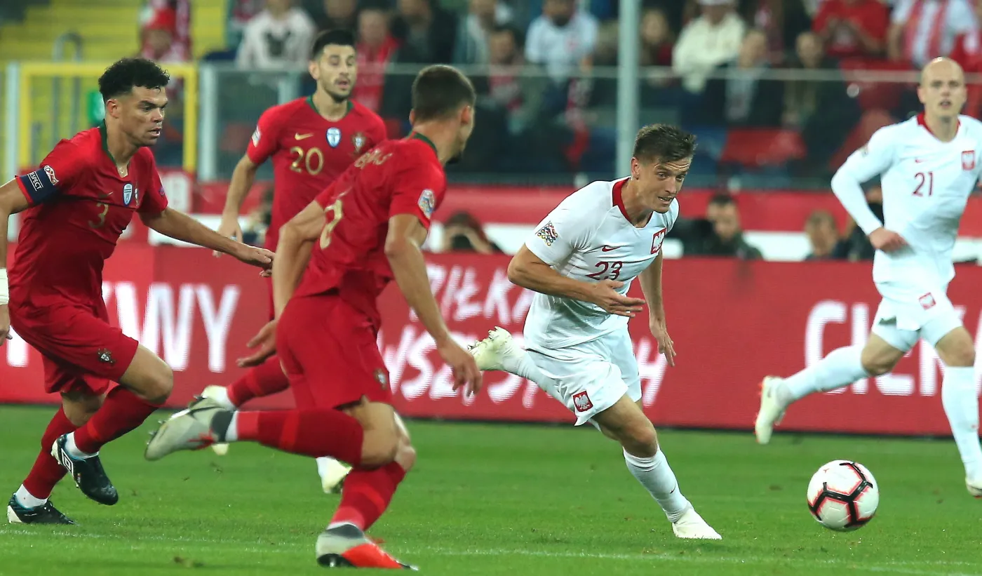 Piątek zrobił swoje, Błaszczykowski odpowiedział krytykom, Glik zaliczył samobója. Polska przegrała z Portugalią