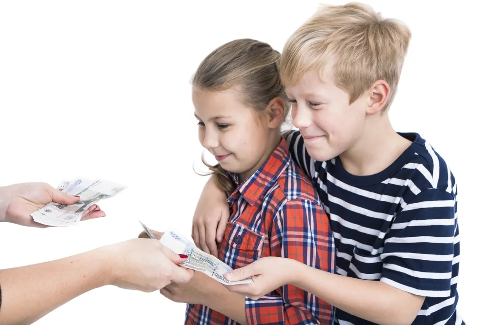 Temat niemal tak trudny jak seks... Polacy fatalnie prowadzą edukację finansową dzieci