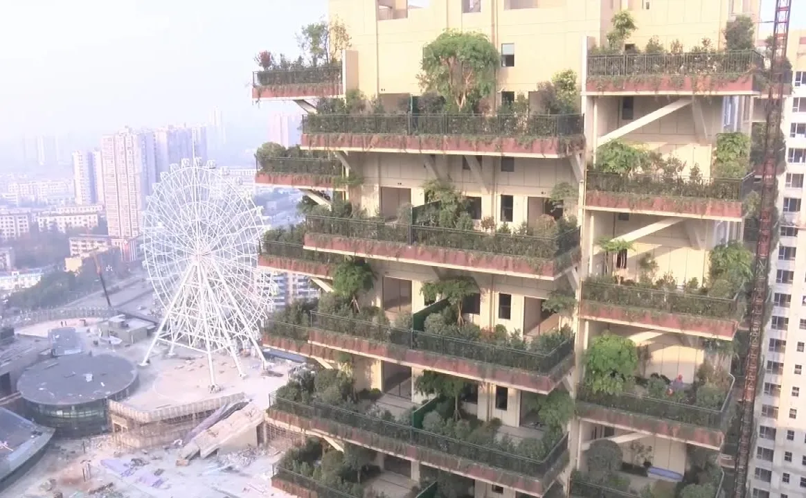 "Pionowy las" w centrum miasta. "Na balkonach znajdą się też ogródki warzywne"