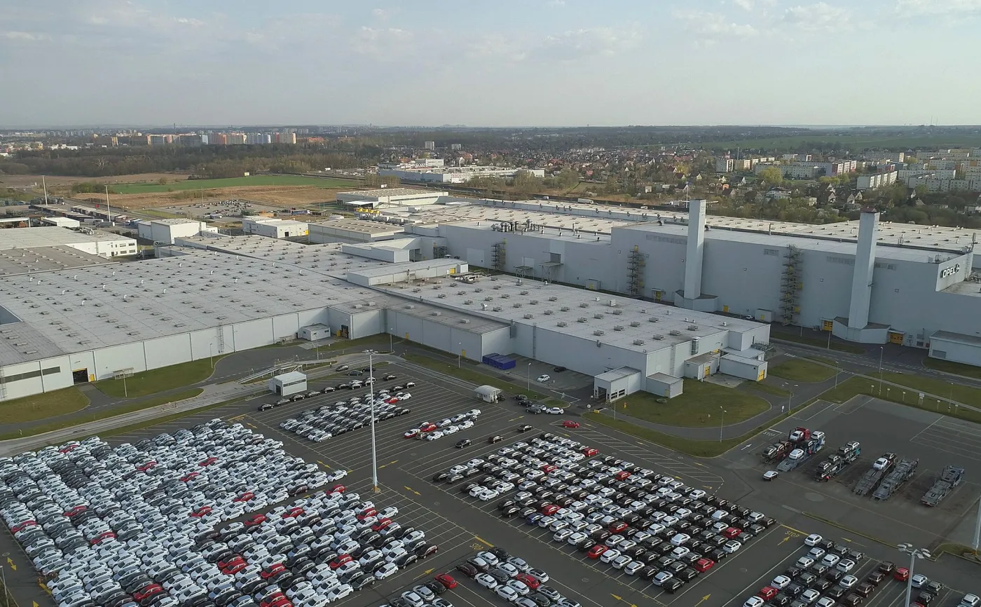 12314989-zaklad-grupy-psa-w-gliwicach.jpg
