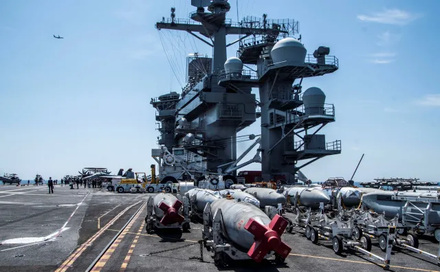 Okręty wojenne USA płyną do Zatoki Perskiej. Ajatollah: Cała flota może być zniszczona jednym pociskiem