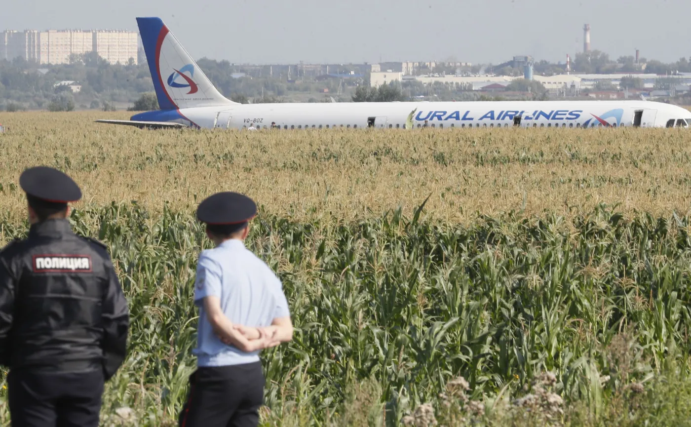 Ponad 70 rannych po awaryjnym lądowaniu w Rosji. Premier: Piloci zostaną odznaczeni [WIDEO]