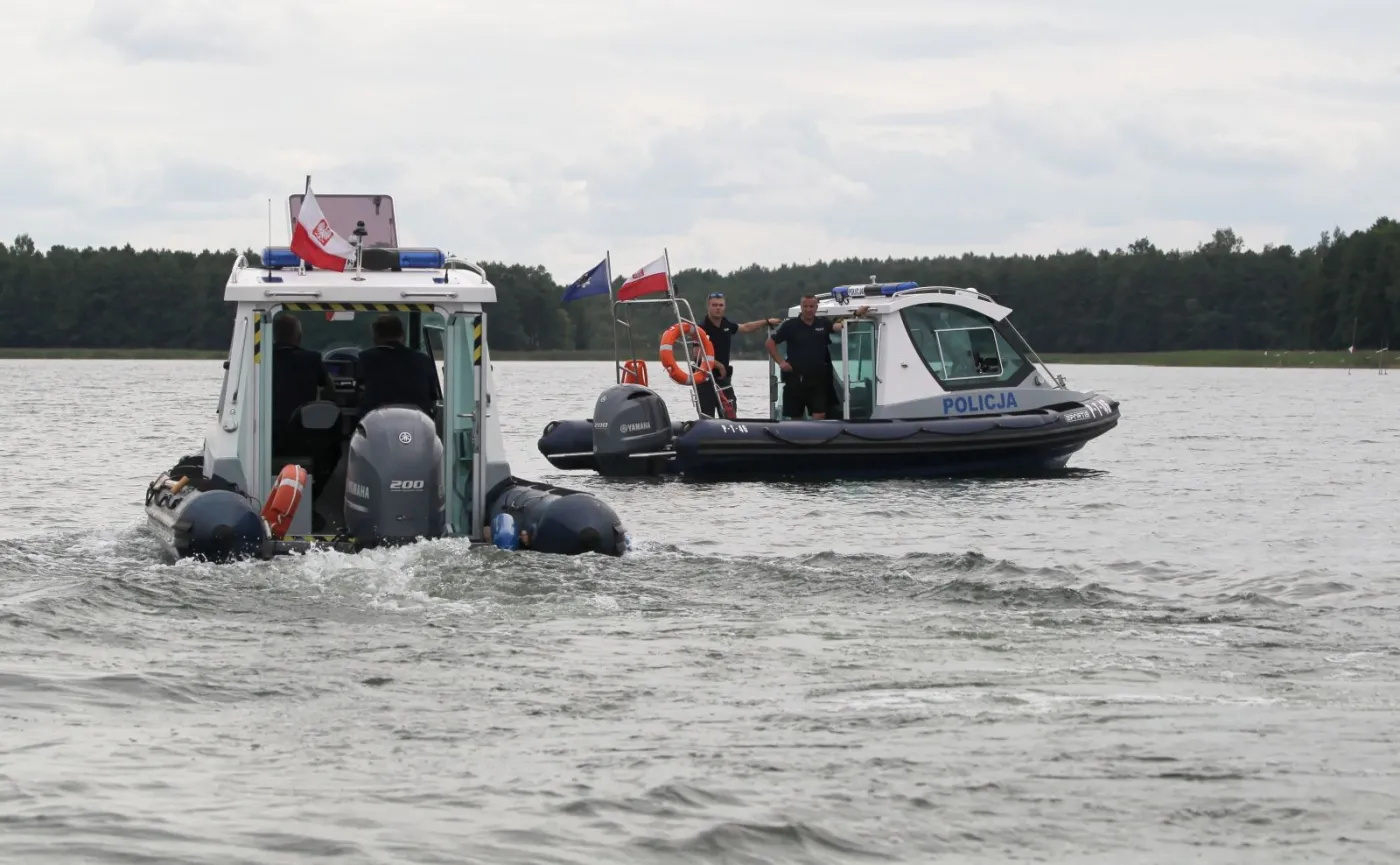 Policja na jeziorze Kisajno
