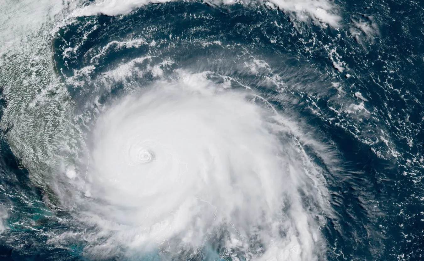 12568077-huragan-dorian-nad-bahamami.jpg