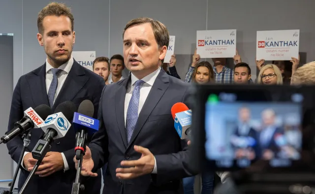 Ziobrze grozi grzywna za agitację w urzędzie miasta. Minister: Wszyscy są równi wobec prawa