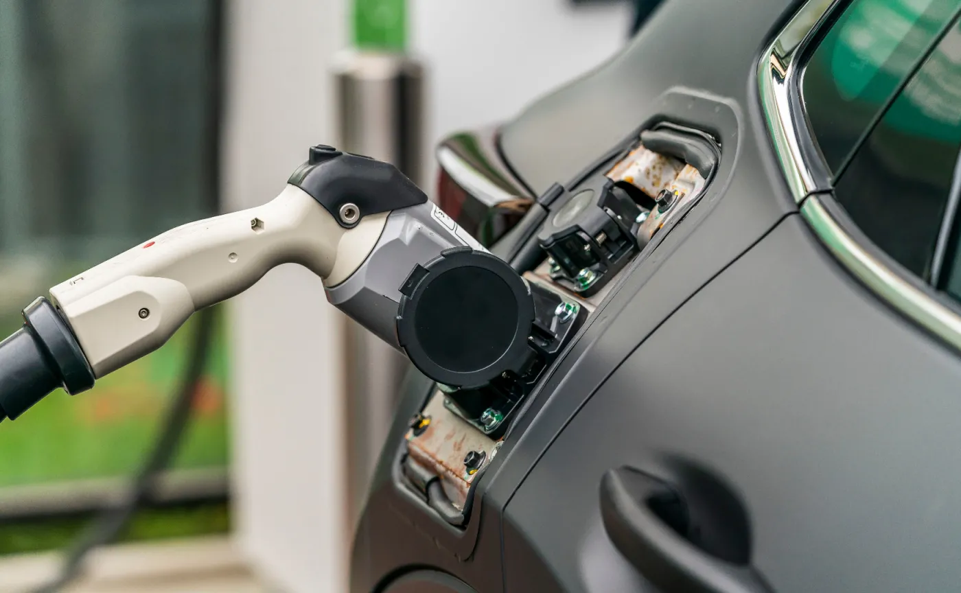 12616942-mazda-samochod-elektryczny.jpg