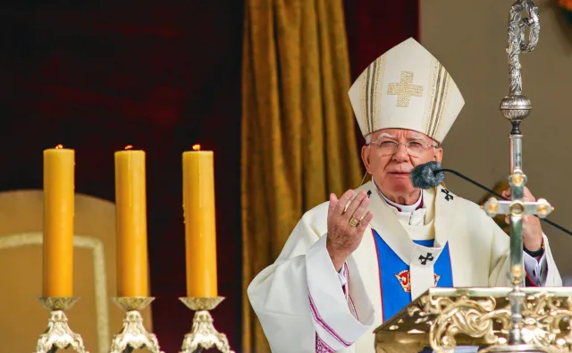 Abp Jędraszewski: Przez propagandę LGBT wyśmiewa się największe świętości