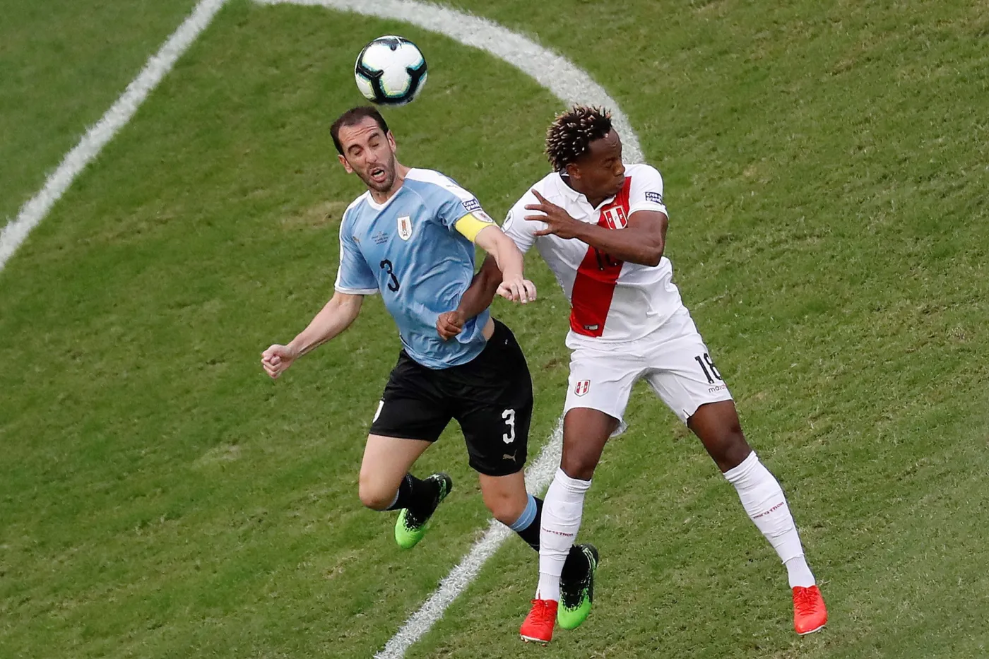 Diego Godin i Andre Carrillo
