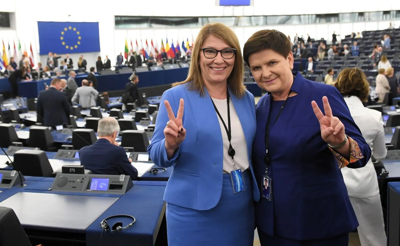12436988-beata-mazurek-i-beata-szydlo.jpg