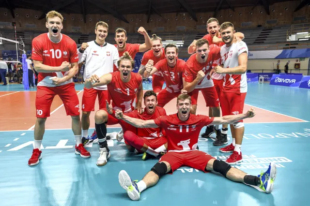 Rosjanie po przegranym meczu zaatakowali polskich siatkarzy. Doszło do szarpaniny i przepychanek [WIDEO]