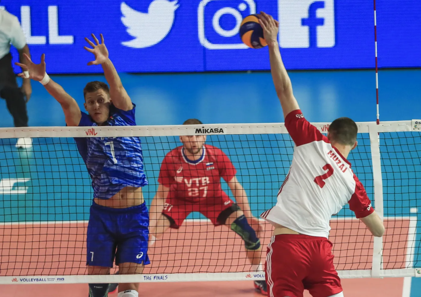 Maciej Muzaj i Dmitry Volkov