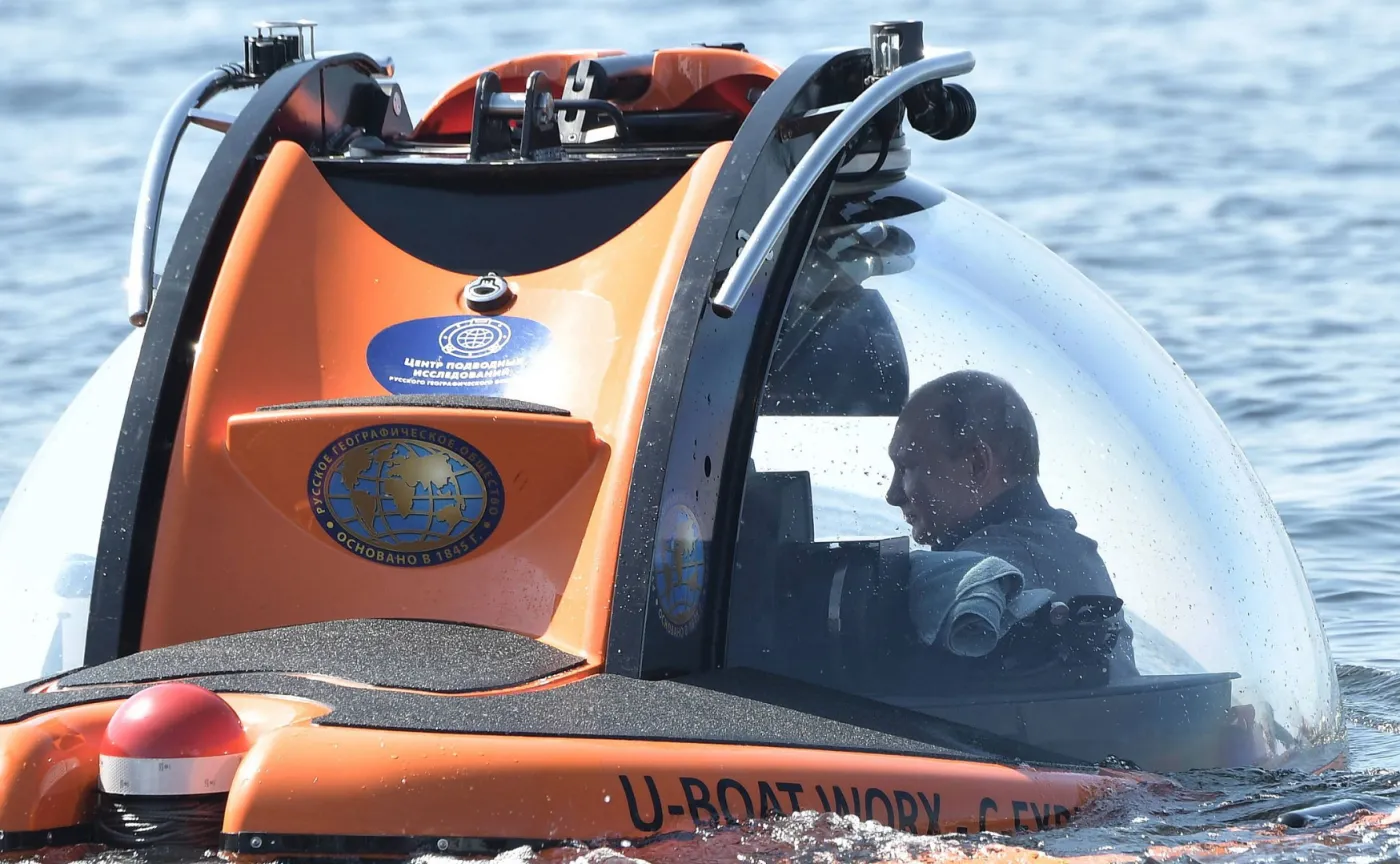 12488872-wladimir-putin-w-batyskafie.jpg