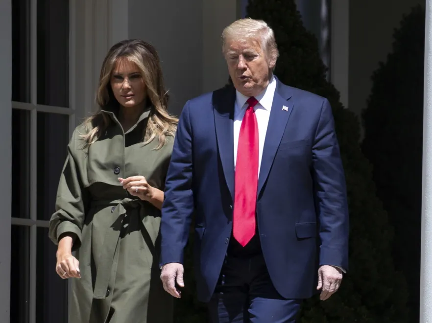 Trumpowie wyśmiani za ubrania, w których sadzili drzewa. Warte zobaczenia!