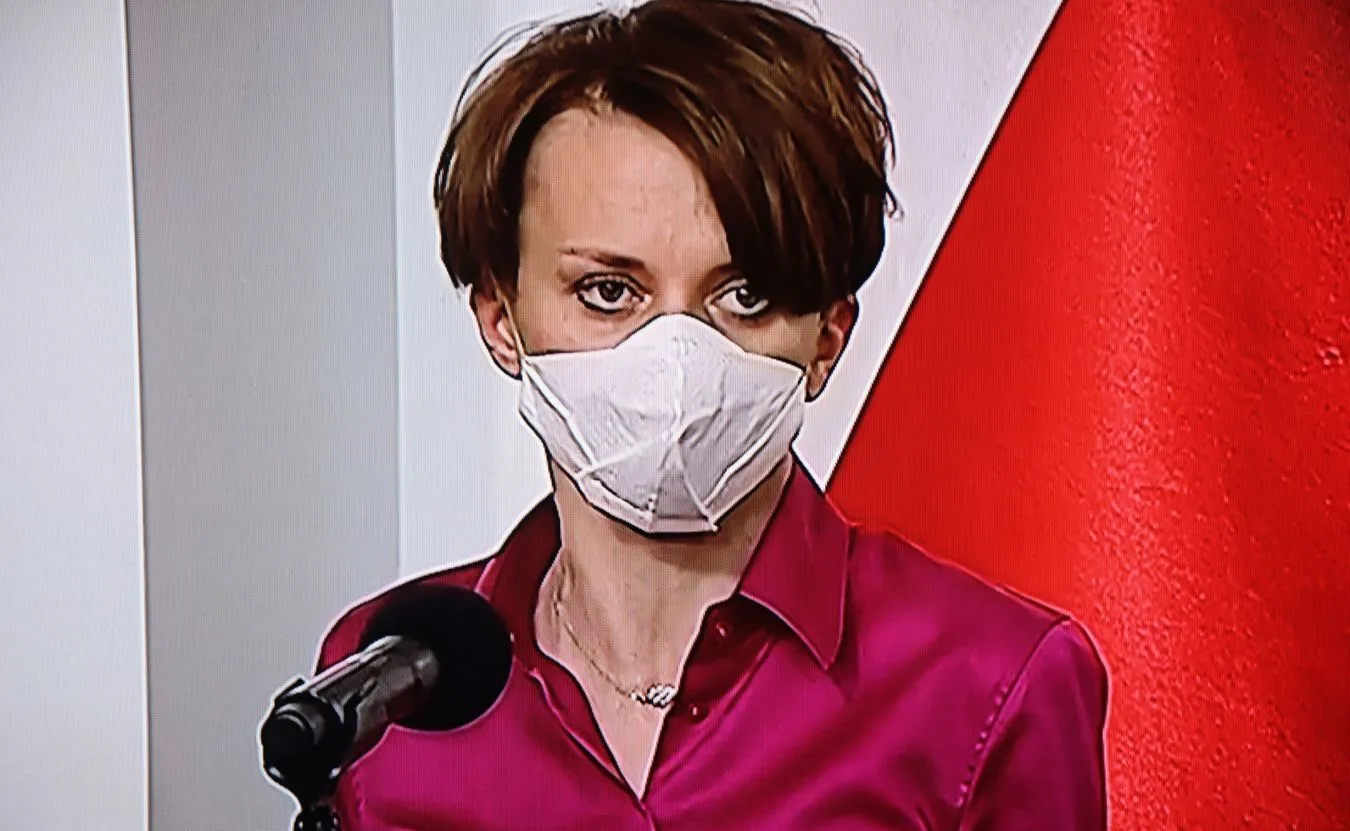 Jadwiga Emilewicz w  maseczce