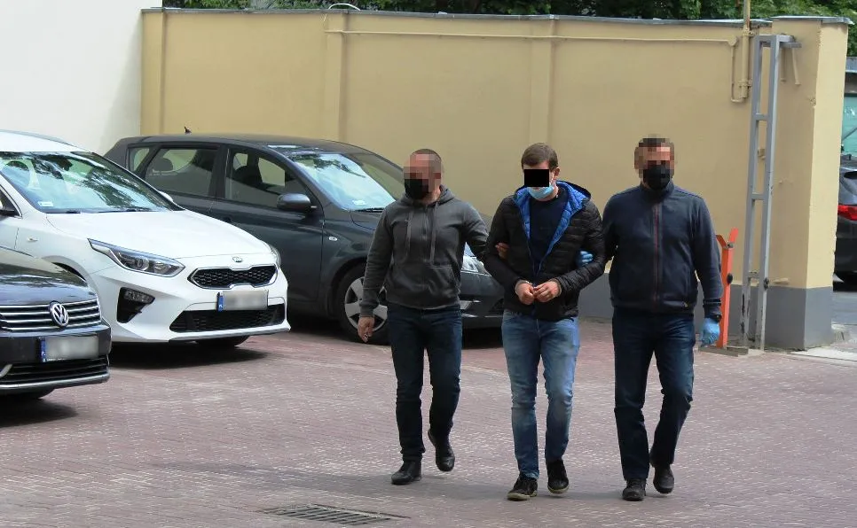 podpalacz-w-rekach-policji-27931839.jpg