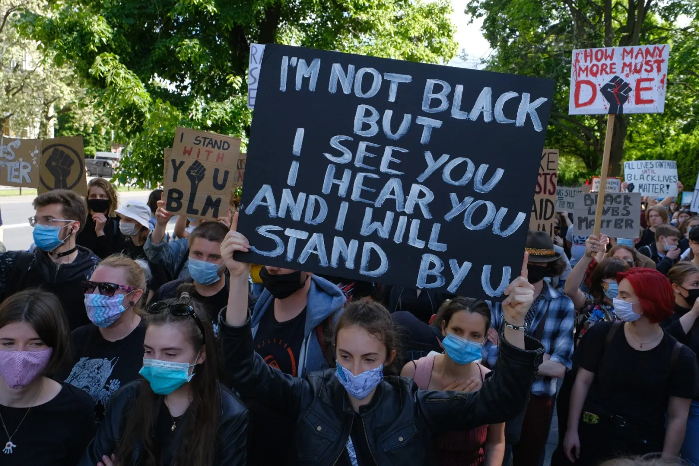 Protest przed ambasadą USA w Warszawie. "Dość rasizmu i przemocy"