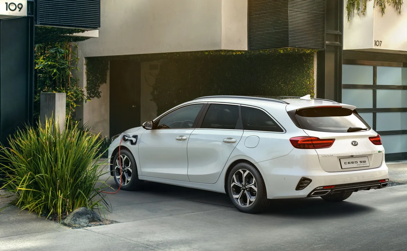 kia-ceed-kombi-plugin-hybrid-23080136.jpg