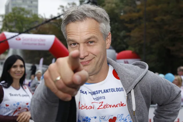 Żebrowski wywiesił baner wyborczy. Kogo popiera?