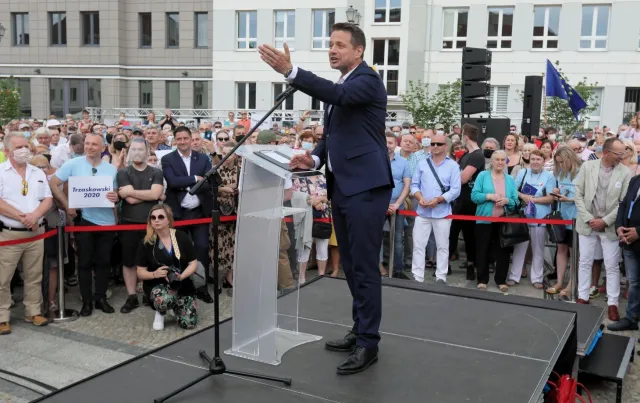 Mówił "po amerykańsku" do Trzaskowskiego. "Fala hejtu bardzo mnie smuci" WIDEO